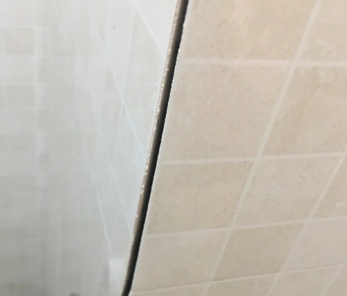 边坝瓷砖空鼓维修公司分享阳台瓷砖脱落的修复过程可以分为以下几个步骤