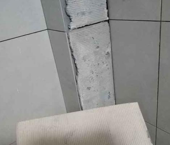 边坝瓷砖空鼓维修公司分享下厨房瓷砖脱落的补救措施。